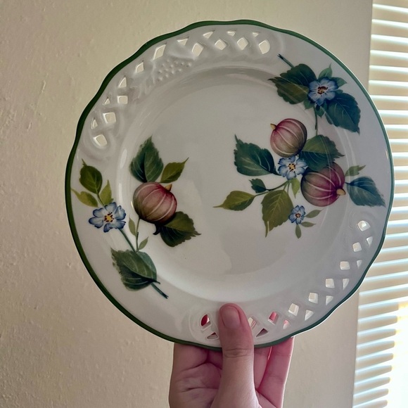 Brunelli Figs and Flowers Salad Plates - Picture 5 of 6